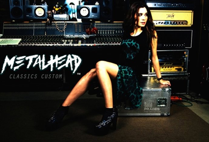 Pilar Rubio lanza su colección 'Metalhead'