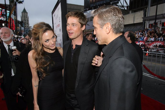 Angelina Jolie, Brad Pitt y George Clooney en la alfombra roja