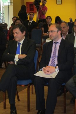 Javier Fernández Junto A Antonio De Luis Solar