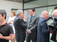 Gobierno "recomienda" a la Junta que empiece por quitar "el ejército de delegados" para "preservar" educación y sanidad