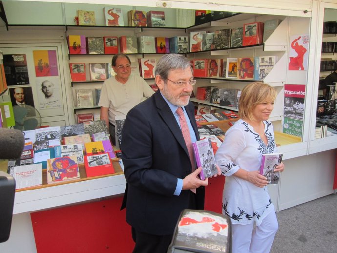 Lissavetzky Y Valenciano En La Feria Del Libro