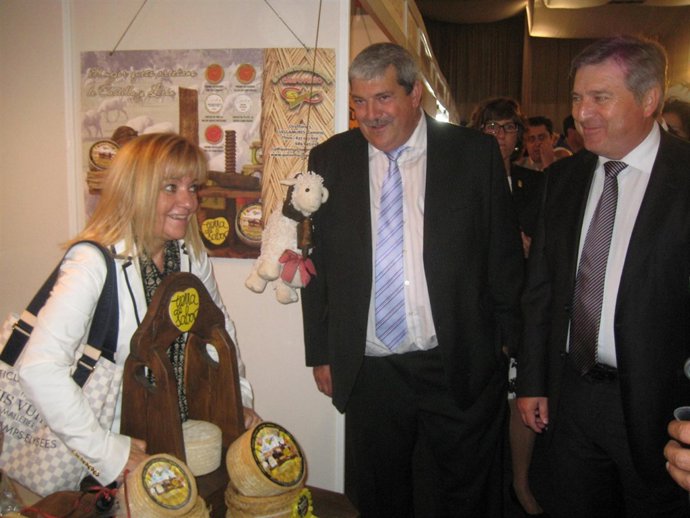 Carrasco En Su Visita A Los Expositores