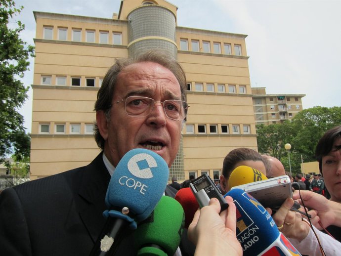 El Concejal Delegado De La Policía Local De Zaragoza, Carlos Pérez Anadón.