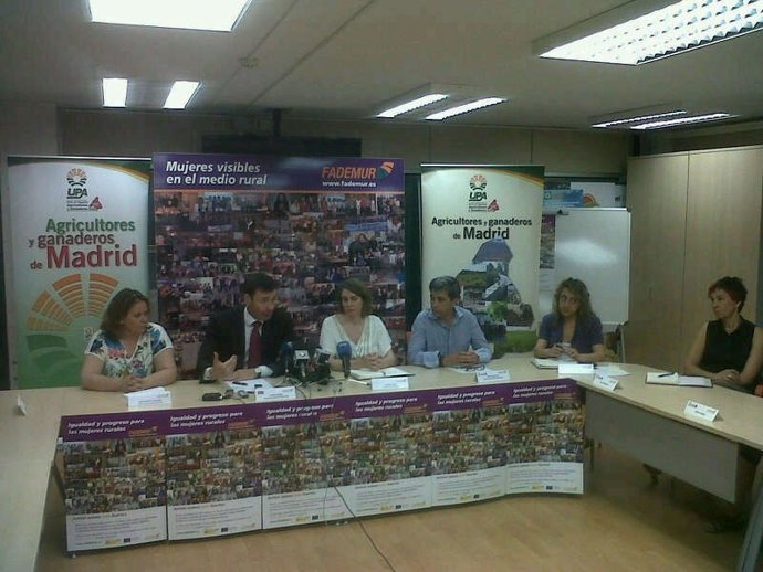 Tomás Gómez, En Un Encuentro Con Mujeres Rurales