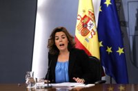 Sáenz de Santamaría recuerda la separación de poderes y no se pronuncia sobre la continuidad de Dívar 