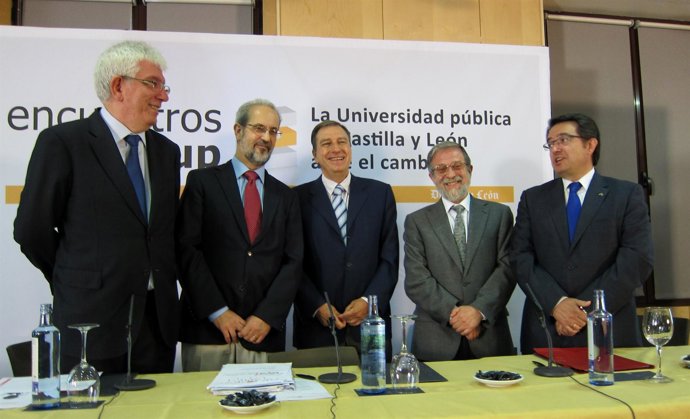 De Ziq. A Drcha., Hermida, Hernández Ruipérez, Mateos, Sacristán Y Murillo.