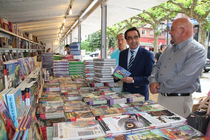 El Alcalde En La Feria Del Libro