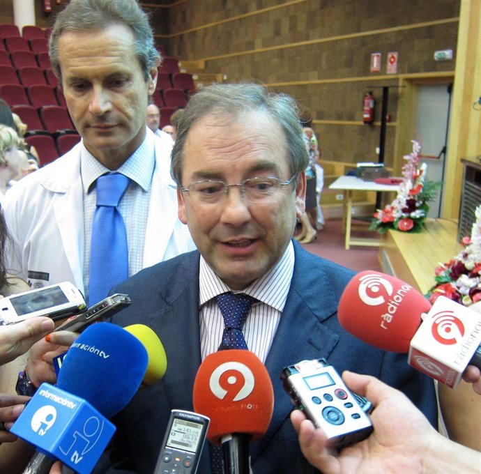 Luis Rosado Atiende A Los Periodistas En Alicante