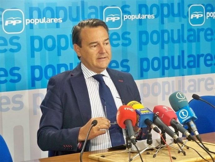 Conde En Rueda De Prensa