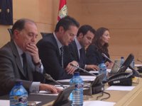 Villanueva pide "celeridad" en la reestructuración del sistema financiero y busca financiación en entidades vincula