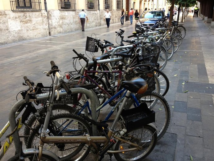 Aparcabicis De La Calle Arzobispo Mayoral De Valencia