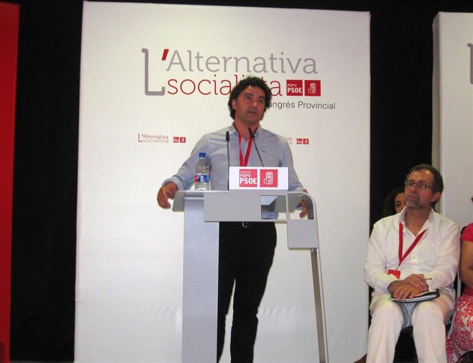 Francesc Colomer Durante Su Intervención En El Congreso Provincial Del PSPV