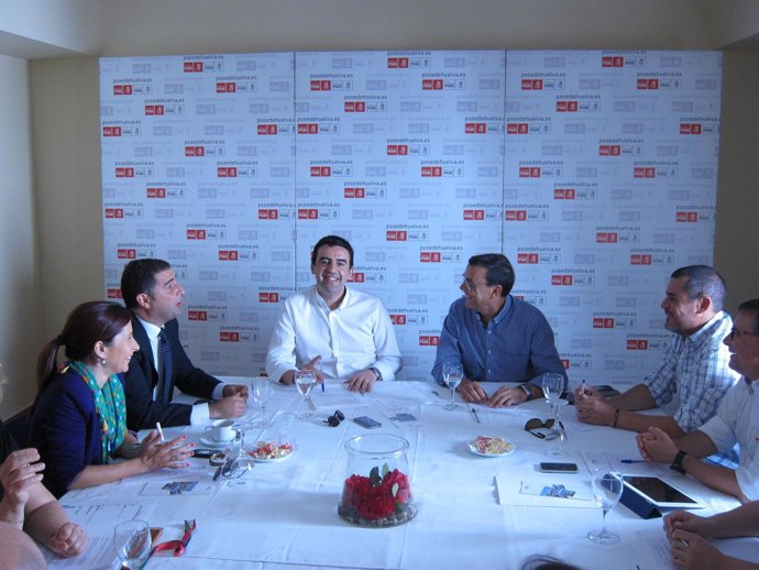  Jiménez, En Una Reunión Sobre El Sector Turístico