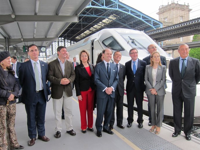 Ana Pastor, Agustín Hernández, Samuel Juárez O Angel Currás Ante El Alvia