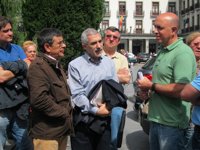 Llamazares (IU) opina que el crédito es "una intervención en toda regla" que redundará en "recortes de todo tipo"