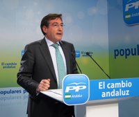 PP-A ve un "éxito" la "línea de financiación" de la UE y anima a la Junta a "ayudar" al Gobierno y "no poner piedras"
