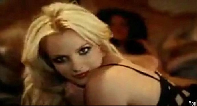 Captura del nuevo vídeo de Britney Spears 'If you seek Amy'