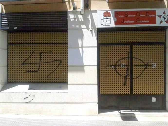 Imagen De Las Pintadas Que Han Aparecido En La Sede Socialista
