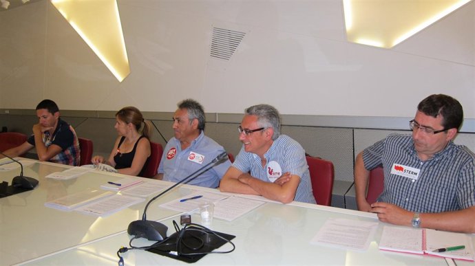 Sindicatos Recogen Más De 500 Firmas Contra La Reducción De La Jornada UMU