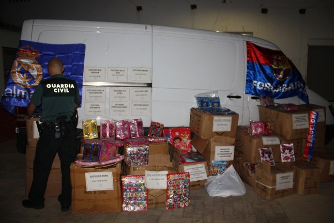 Productos Falsos Interceptados En La A-483 En Huelva.