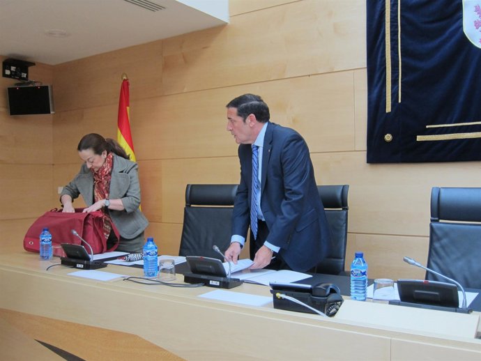 Sáez Aguado Antes De Comenzar La Comparecencia