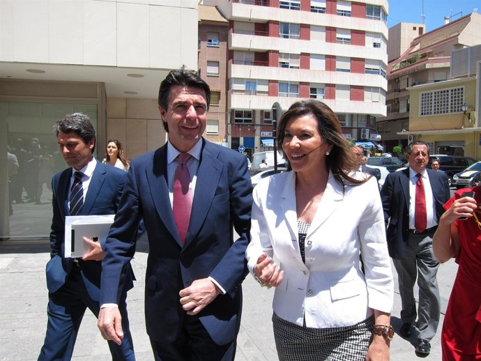 Soria, A Su Llegada A Elche Junto Con La Alcaldesa Mercedes Alonso