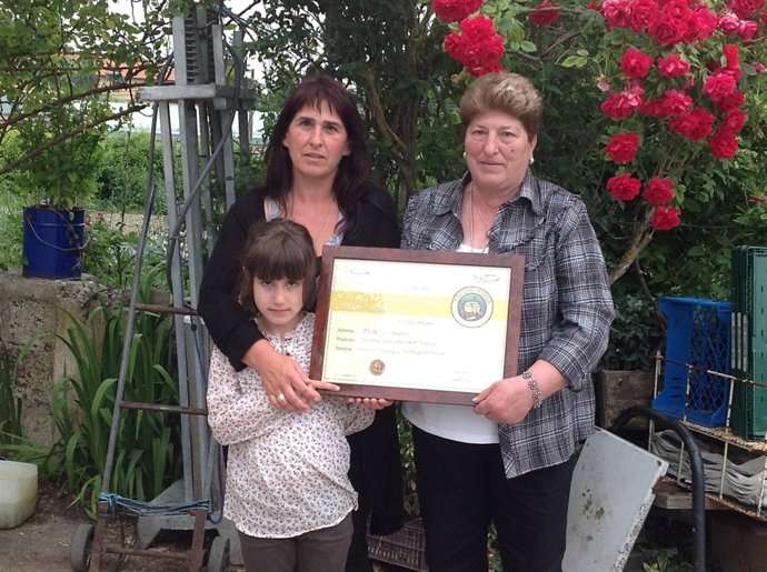 Nieves Pérez De Albéniz Y Olaya Ruiz De Gordoa, De La Quesería Enzia S.C.