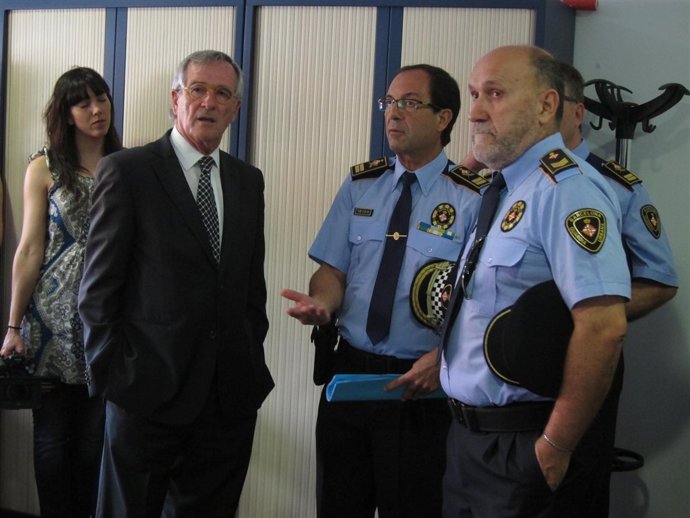 El Alcalde, Xavier Trias, En La Unidad De Accidentes De La Guardia Urbana