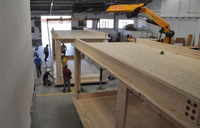 Alumnos De La CEU-UCH Avanzan En Construir Única Casa Valenciana Autosuficiente