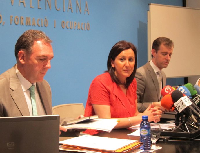 La Consellera De Eduacción, María José Catalá, Presenta Las Ayudas 2012-2013