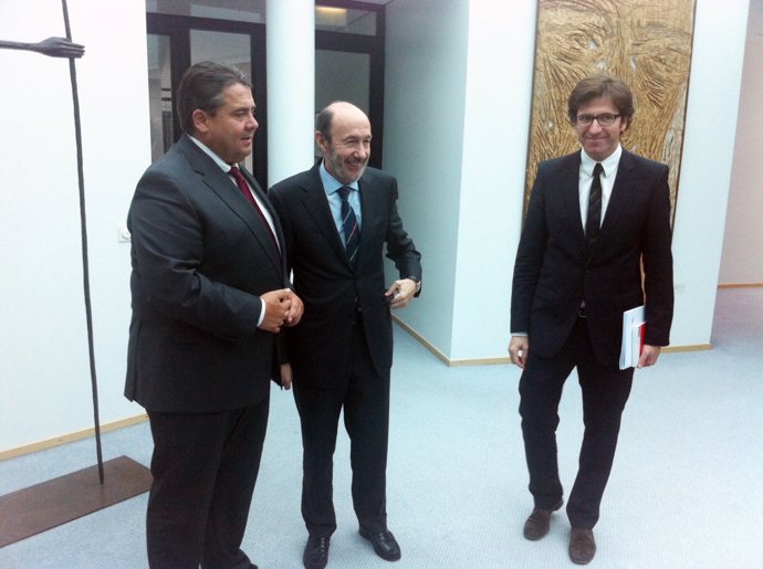 Sigmar Gabriel, Alfredo Pérez Rubalcaba, Y Juan Moscoso Del Prado.