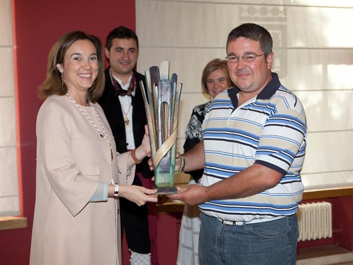 Gamarra Entrega El Premio