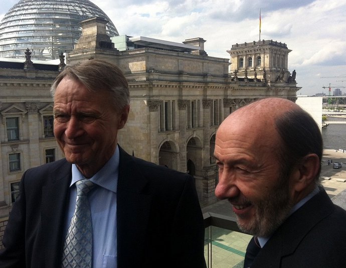 Rubalcaba En Berlín Con Hans Ulrich Klose, Diputado Y Vicepresidente De La FES