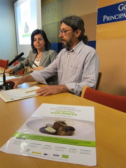María Jesús Álvarez Y Javier González En La Presentación De Las Jornadas.