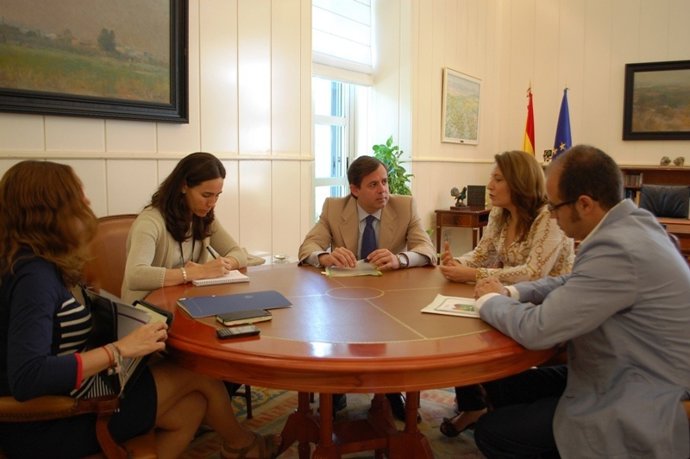 Reunión Secretario De Estado De Medio Ambiente Y Delegada Del Gobierno