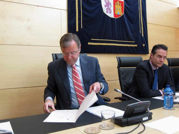 El Consejero De Fomento Y Medio Ambiente En Las Cortes