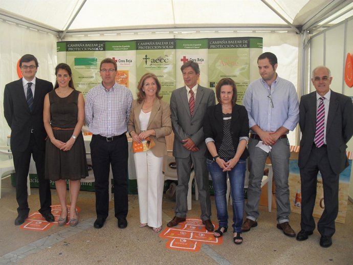 Los Representantes De AECC, Cruz Roja Y Cofib En La Presentación De La Campaña