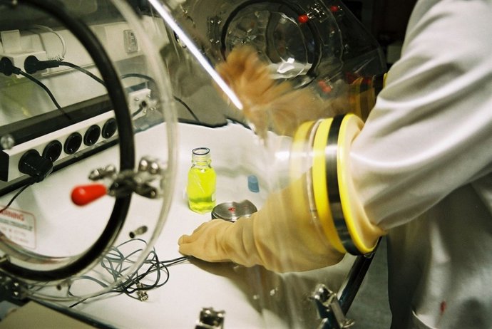 Investigador Trabajando En El Laboratorio.