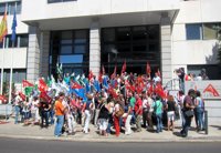 Unos 100 delegados sindicales registran "más de 19.000 firmas" contra privilegios salariales y el "recorte" en IT