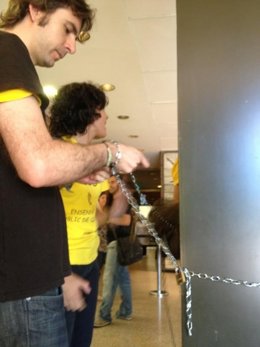 Interinos Se Encierran En La Conselleria De Enseñanza Contra Los Recortes