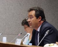 El alcalde anuncia "un último intento" para que la oposición respalde la adhesión a la sociedad del Canal