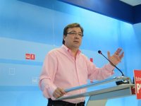 Vara e Izquierda Unida se oponen a la propuesta de Monago de reducir el número de diputados autonómicos