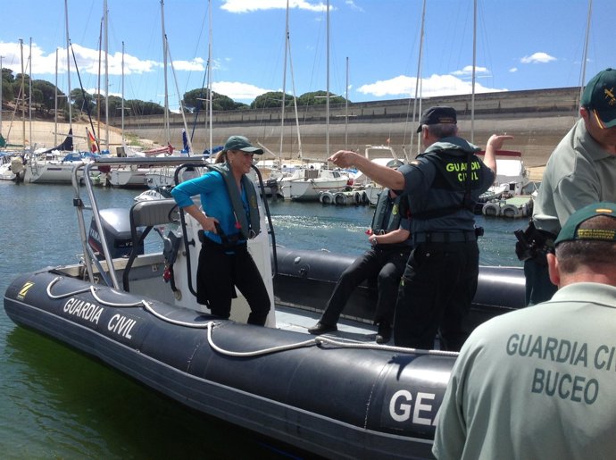 Cristina Cifuentes, En El Pantano De San Juan