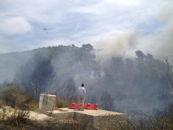 César Sánchez Supervisa Las Labores De Extinción Del Incendio Forestal