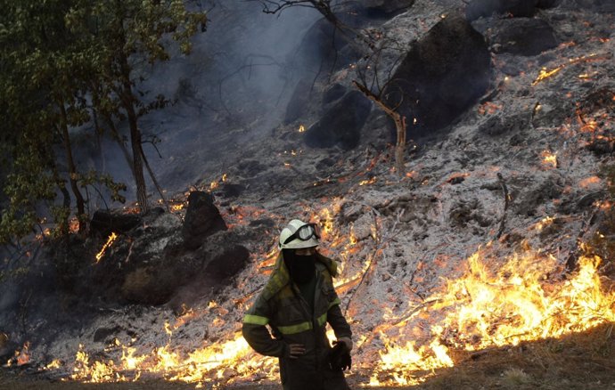 Incendio Forestal En Vilariño De Conso, Ourense (Galicia)