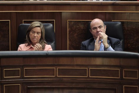 Luis De Guindos Y Ana Mato En El Congreso