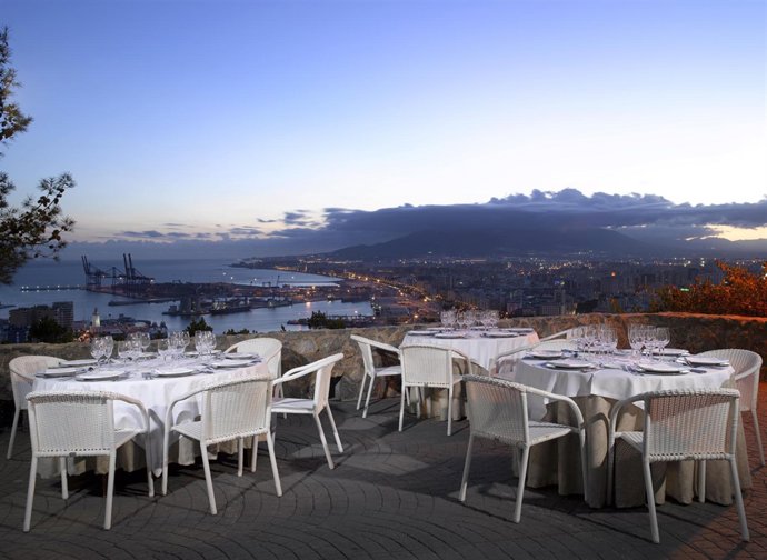 Terraza De Verano Del Parador De Málaga Gibralfaro