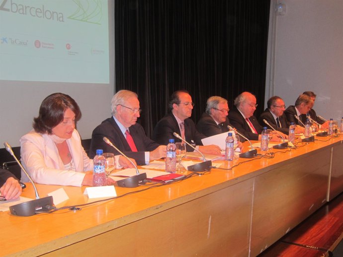 Representantes De La Generalitat, El Ayuntamiento De Barcelona Y Empresarios
