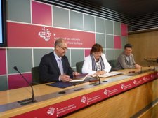 Ruiz Urrestarazu Y Lamarain Firman El Convenio Del Yacimiento  Iruña-Veleia.