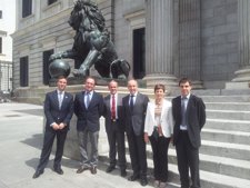 Arantza Tapia Y Josu Erkoreka Con Invitados En El Congreso